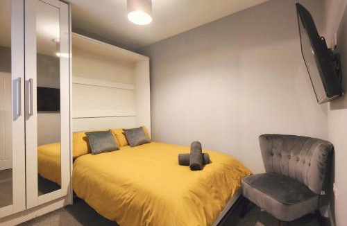 Hazel Grove Apartment | HEYHOO Cosy Holiday Studio in Hazel Grove - Self Catering Apartment 1