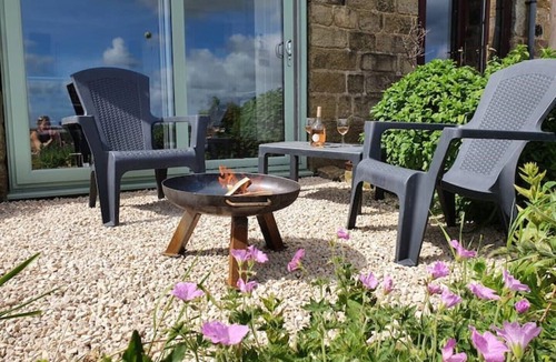 Todmorden Apartment | Hilltop retreat situated on the moorland fringes with stunning views