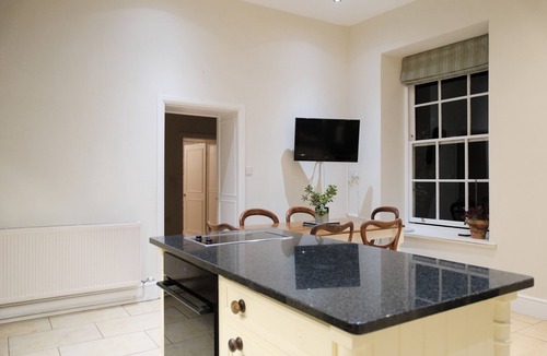 Earls Barton House | Historic Country House, Hot Tub, Group Stays of 30