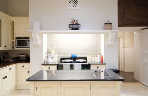 Earls Barton House | Historic Country House, Hot Tub, Group Stays of 30