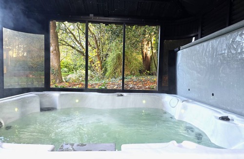 Earls Barton House | Historic Country House, Hot Tub, Group Stays of 30