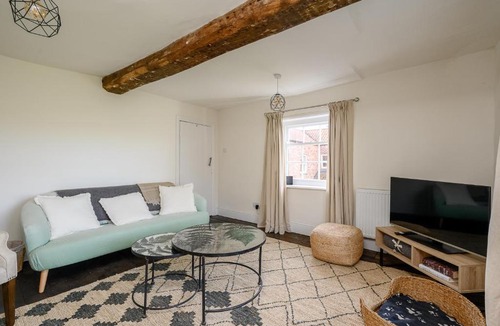 Cawood House | Historic Riverside House - Village, River Walks & Easy York Access