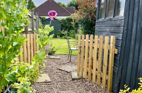Edwinstowe Cottage | Holly Cottage in the Heart of Sherwood Forest. Dog and family friendly!