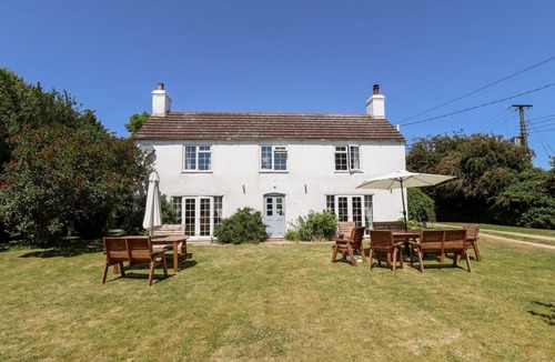 Holton Le Clay House | Holly Cottage, Wickenby. 5-bed