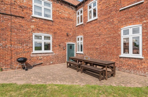 Lincoln House | Holly Farm - Five Bedroom House, Sleeps 10