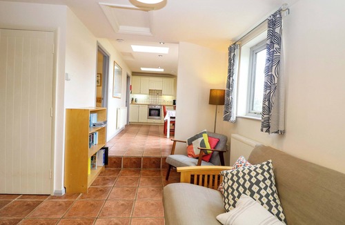 Ringstead Cottage | HOLLYHOCK, pet friendly, country holiday cottage in Houghton