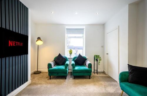 Healey Lane House | Homely 2 Bed Close to Leeds City Center by 53 Degrees Property, Sleeps 3