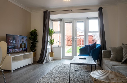 Wolverton Apartment | Homely 3 Bedroom House