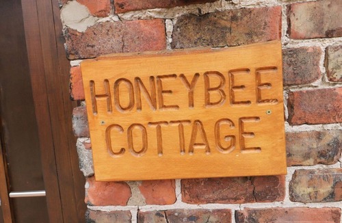 Tunstall Cottage | Honeybee Cottage, Withernsea
