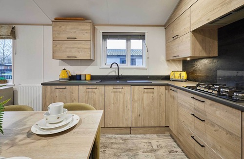 Allerthorpe Ski Chalet | Host & Stay | Honey Bee Lodge