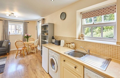 Pickering House | Host & Stay | Kingfisher Cottage