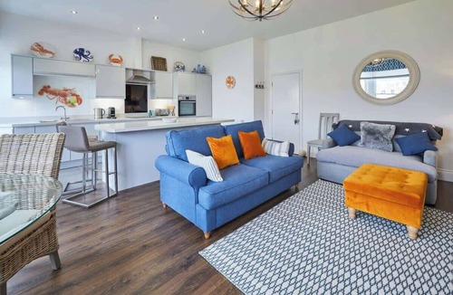South Cliff Apartment | Host & Stay | The Little Lobster