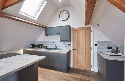 West Cliff Apartment | Host & Stay | The Loft @ Skinner St