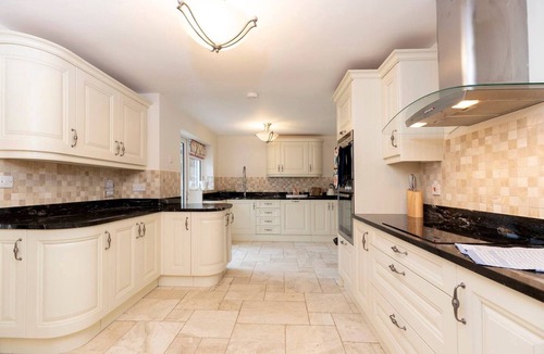 Darlington House | Hot Tub/Free Parking/5 Bedroom/Large Space