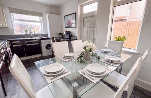 Blackpool House | Hot Tub House! Spacious Home Near Beach and Parking
