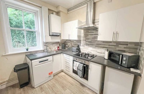 Chapeltown House | House - Free Parking|Hospital|Contractors|Families