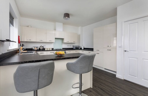 Hillsborough House | House - Sleeps 10 - Parking - WiFi