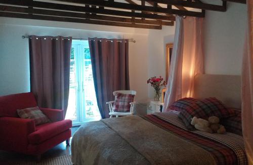 Hull House | House - Sleeps 2 pet friendly & free parking