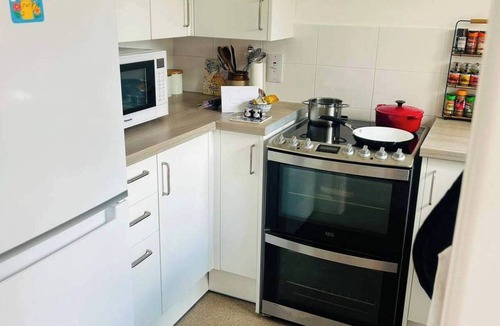 Sutton on Trent House | House Sleeps 4 with Parking and Garden