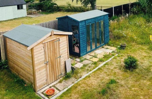 Sutton on Trent House | House Sleeps 4 with Parking and Garden