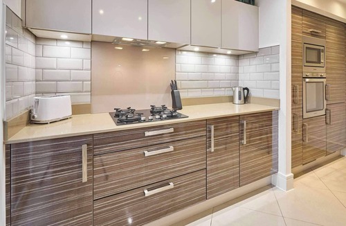 Geddington House | House Sleeps 8 with WiFi