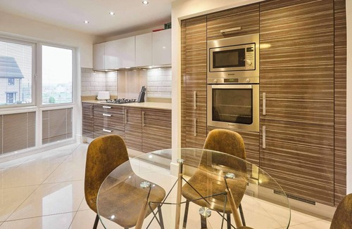 Geddington House | House Sleeps 8 with WiFi