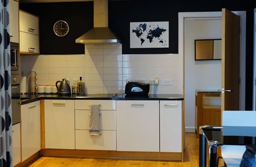 Hull Old Town Apartment | Hullidays》The Sawmill Suite