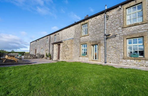 Peak District House | Hulmes Vale House - Sleeps 14 - Peak district
