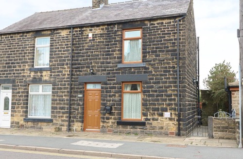 Penistone Cottage | HUNTER HOUSE, pet friendly, with open fire in Penistone