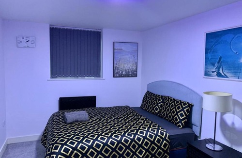 Smethwick Apartment | Ibiza Royale -Sleeps 6-Free Parking -Wi-Fi