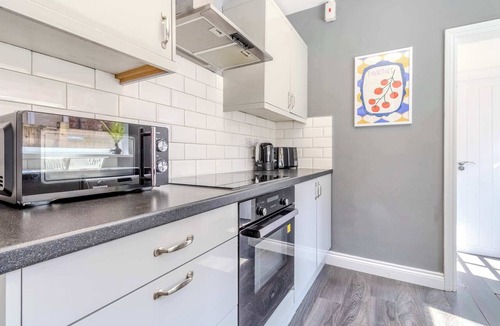 Kettering House | Ideal for Contractors | Close to Hospital | Wi-Fi