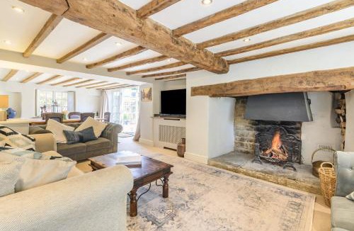 Whichford House | Idyllic Cottage straight out of The Holiday!
