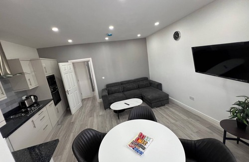 Valentines Apartment | Ilford Luxury Flat 3