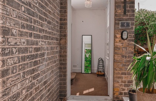 Richmond-upon-Thames Cottage | Immaculate 3-bed Cottage in Hampton