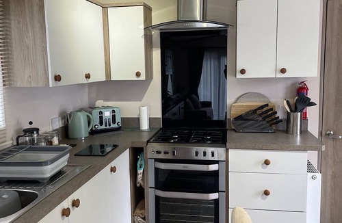 Tattershall House | Immaculate 6 berth home with a large luxury hot tub at Tattershall Lakes
