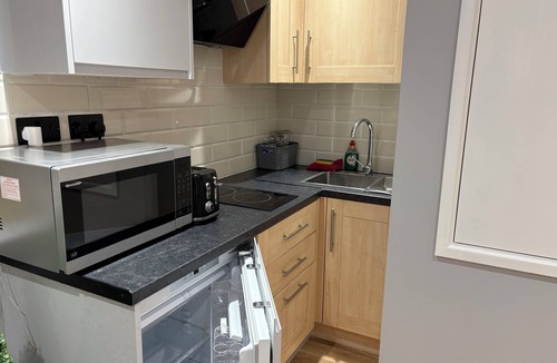 Hemel Hempstead Apartment | Immaculate Studio Apartment in the heart of Hemel Hempstead with WiFi