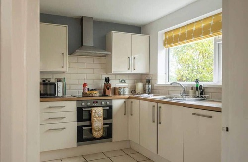 Castle Donington House | Inviting & Spacious Home | Driveway | Close to EMA