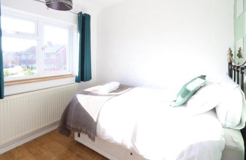 Ipswich Villa | Ipswich-Daffodil Place-4Bed-SelfCatering-Guests & Contractors Welcome -Parking-Wifi