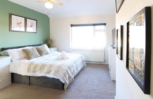 Ipswich Villa | Ipswich-Daffodil Place-4Bed-SelfCatering-Guests & Contractors Welcome -Parking-Wifi
