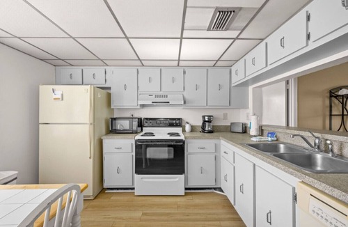 Isla del Sol Condo | Island Escape at La Puerta 4-231 St Pete 2nd Floor Condo