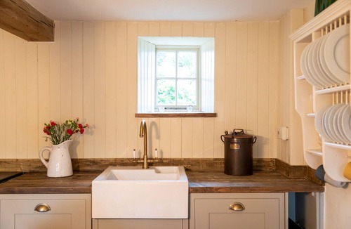 Thrapston House | Islip Mill House - Beautiful Riverside Home
