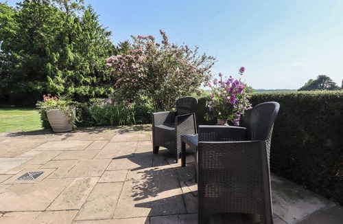 Louth Cottage | IVY HOUSE, romantic, with hot tub in Louth