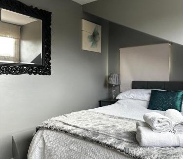 Skipsea House | Ivy House, three bed cottage, parking garden