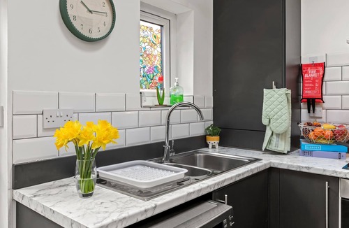 Cheadle Apartment | Jacuzzi | Flat |Airport |Alexandra | Christie Hosp