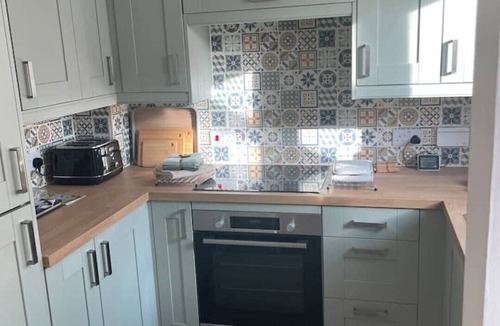 Netley House | Jasmine Cottage, a delightful 3-bedroom home