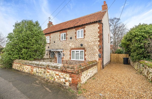 Thornham Cottage | Jasmine Cottage - sleeps 5 guests in 3 bedrooms