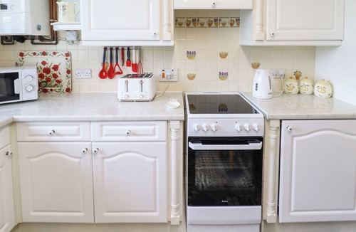 Alford House | JORAY BUNGALOW, family friendly, character holiday cottage in Alford