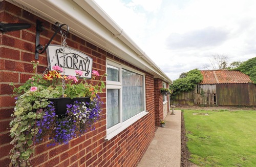 Alford House | JORAY BUNGALOW, family friendly, character holiday cottage in Alford