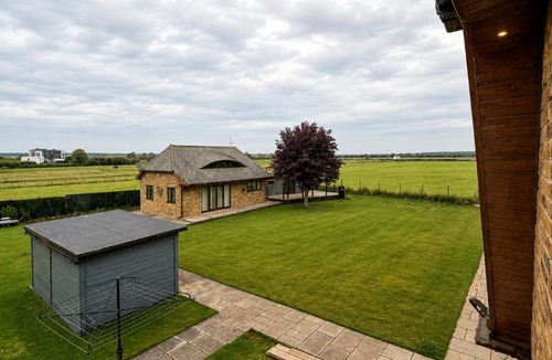 Upminster Villa | Judds House Peaceful Luxury Stay Near London