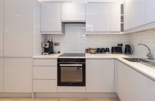 Queen's Gate Apartment | Kensington 5-star Prime Location London Flat With Patio